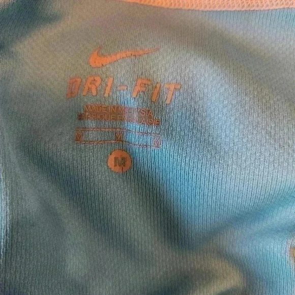 Nike dry fit shirt, size M - Picture 6 of 8